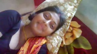 પોર્ન અભિનેત્રી માર્શા મેને એક આકર્ષક ઊંડા blowjob મળે છે અને ઉપરથી ડિક પકડે છે